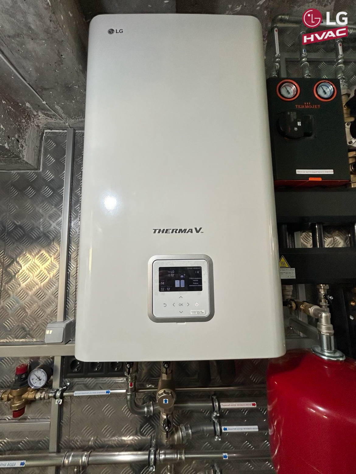 Монтаж теплового насосу LG Therma V 9 кВт у котеджному містечку «Золоті Ключі», Дніпро